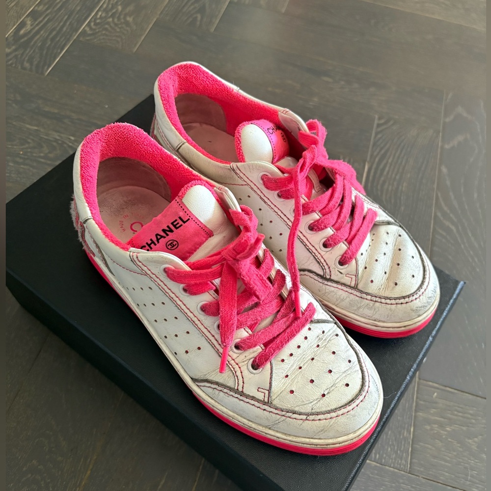 AUTHENTIC Chanel Leather Sneakers Pink & White 38.5